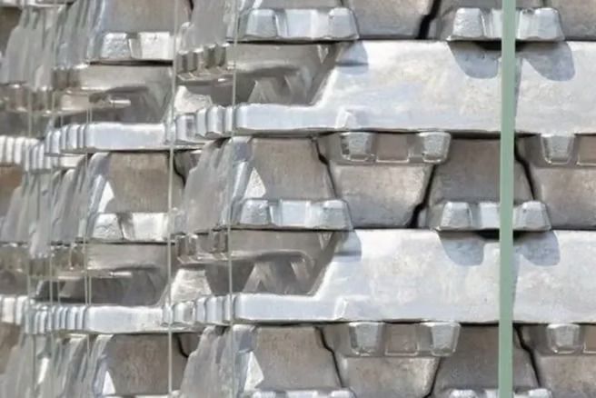 Aluminium ingot, cast metal block product