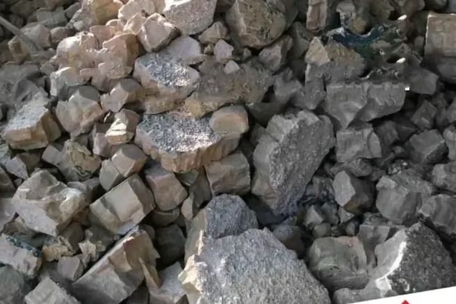 Synthetic slag granules used in steel processing